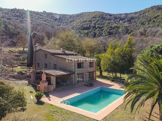 Foto 1 de Casa rural en venda a Porqueres de 11 habitacions amb piscina i jardí