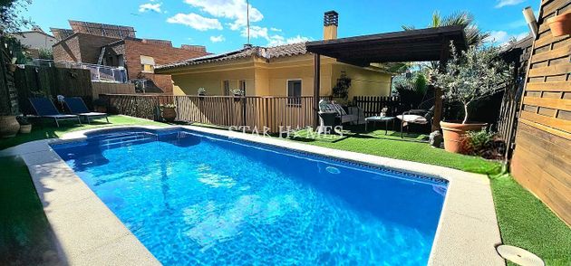 Foto 1 de Venta de chalet en Vilassar de Dalt de 4 habitaciones con terraza y piscina