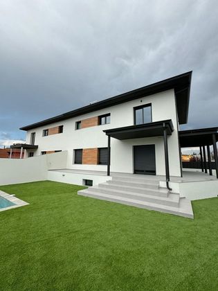 Foto 2 de Casa en venda a Avinyonet de Puigventós de 4 habitacions amb terrassa i piscina