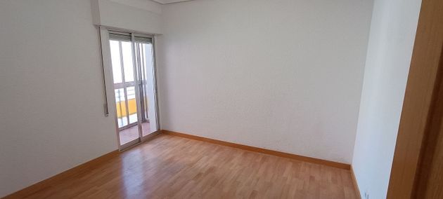Foto 1 de Piso en venta en calle Pico de la Cierva de 3 habitaciones con terraza y balcón