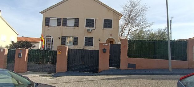 Foto 2 de Venta de casa en calle Granada de 4 habitaciones con terraza y piscina
