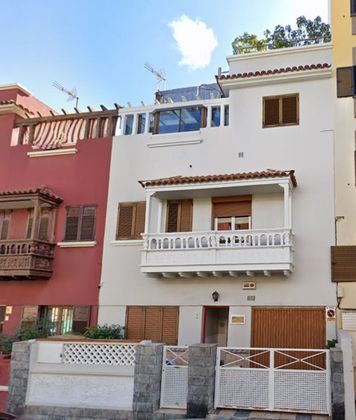 Foto 1 de Casa en venda a calle Horacio Nelson de 4 habitacions amb terrassa i garatge