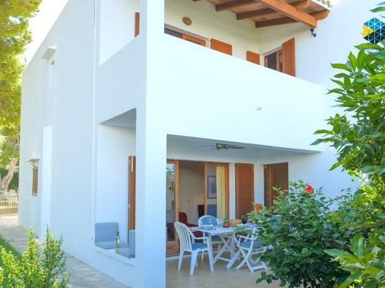 Foto 1 de Casa adossada en lloguer a calle Cala D'hort de 4 habitacions amb terrassa i jardí