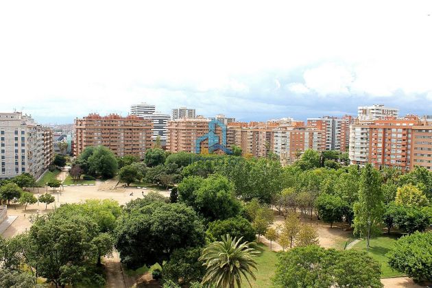 Foto 1 de Venta de piso en Nou Eixample Sud de 3 habitaciones con balcón y aire acondicionado