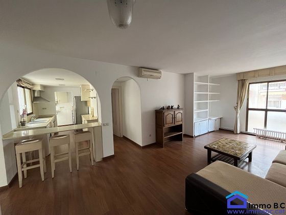 Foto 1 de Alquiler de piso en Eixample de 3 habitaciones con muebles y balcón
