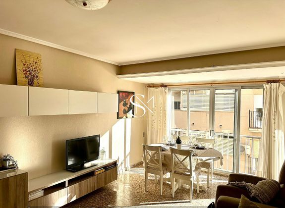 Foto 1 de Piso en venta en calle Menorca de 3 habitaciones con terraza y balcón