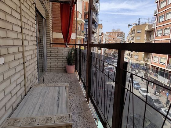 Foto 1 de Venta de piso en calle Cartagena de 3 habitaciones con balcón y ascensor