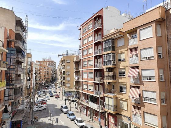 Foto 2 de Venta de piso en calle Cartagena de 3 habitaciones con balcón y ascensor