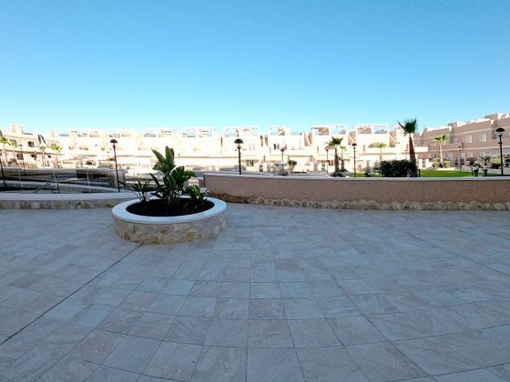 Foto 2 de Piso en alquiler en Torre de la Horadada de 2 habitaciones con terraza y piscina
