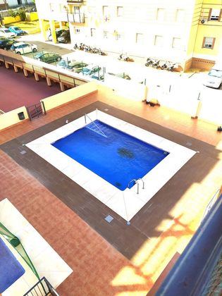 Foto 2 de Piso en venta en calle Higuera de 3 habitaciones con terraza y piscina