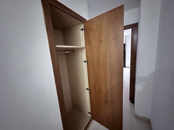 Foto 2 de Pis en venda a Bisbal d´Empordà, La de 2 habitacions amb balcó i ascensor