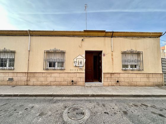 Foto 2 de Casa adossada en venda a Ejido Centro de 4 habitacions amb garatge i jardí