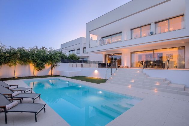 Foto 1 de Venta de chalet en Guadalmina de 4 habitaciones con terraza y piscina