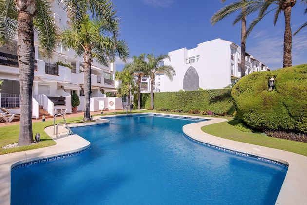 Foto 2 de Àtic en venda a Puerto Banús de 2 habitacions amb terrassa i piscina