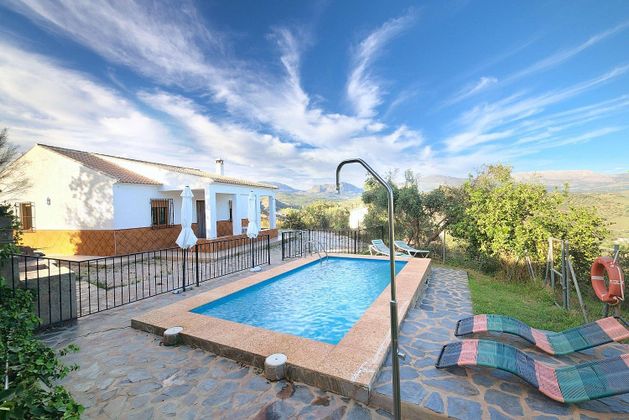 Foto 2 de Chalet en venta en Comares de 4 habitaciones con terraza y piscina
