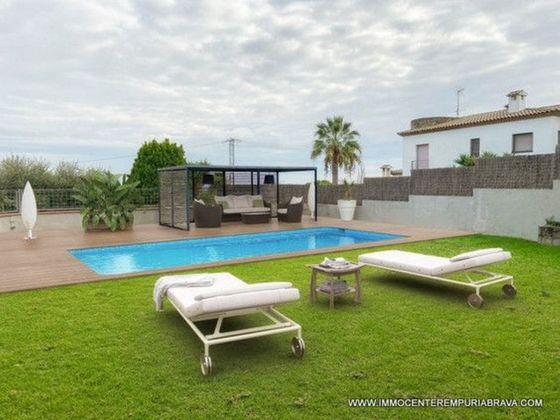 Foto 1 de Casa en venda a Llers de 5 habitacions amb piscina i garatge