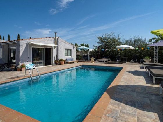Foto 1 de Casa en venda a Pedret i Marzà de 4 habitacions amb terrassa i piscina