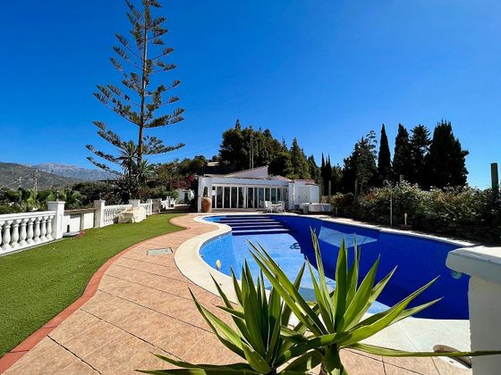 Foto 2 de Venta de chalet en Algarrobo de 4 habitaciones con terraza y piscina