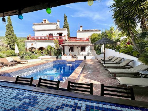 Foto 1 de Xalet en venda a Alcaucín de 7 habitacions amb terrassa i piscina
