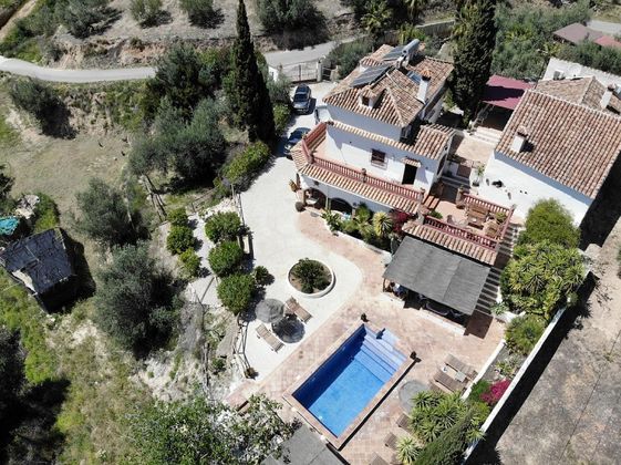 Foto 2 de Xalet en venda a Alcaucín de 7 habitacions amb terrassa i piscina
