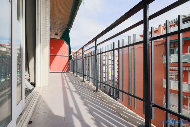 Foto 1 de Piso en venta en Sants-Badal de 4 habitaciones con balcón y ascensor