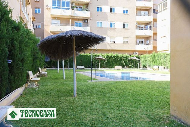 Foto 1 de Piso en venta en Adra de 2 habitaciones con piscina y balcón