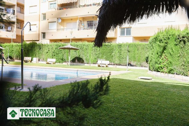 Foto 2 de Piso en venta en Adra de 2 habitaciones con piscina y balcón