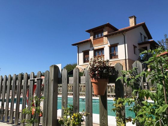 Foto 2 de Venta de chalet en Parres de 13 habitaciones con piscina y jardín