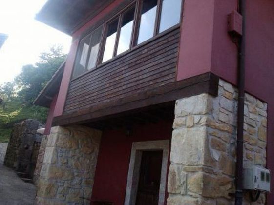Foto 2 de Casa en venda a Cangas de Onís de 3 habitacions amb terrassa i calefacció