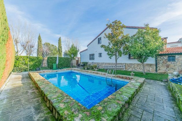 Foto 1 de Casa en venda a calle Río Perales de 3 habitacions amb terrassa i piscina