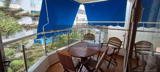 Foto 1 de Alquiler de ático en Zona Puerto Deportivo de 3 habitaciones con terraza y muebles