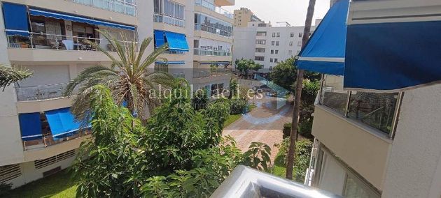 Foto 2 de Àtic en lloguer a Zona Puerto Deportivo de 3 habitacions amb terrassa i mobles