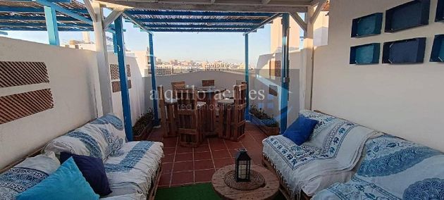 Foto 1 de Alquiler de ático en Benalmádena pueblo de 1 habitación con terraza y piscina