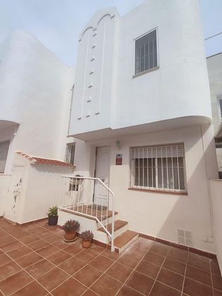 Foto 1 de Casa en venda a Urb. El Palmeral de 3 habitacions amb terrassa i piscina