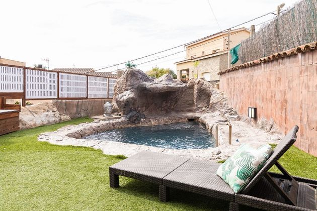 Foto 1 de Venta de chalet en Piera de 6 habitaciones con terraza y piscina