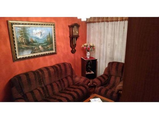Foto 2 de Piso en alquiler en San Lázaro - Meixonfrío de 3 habitaciones con calefacción