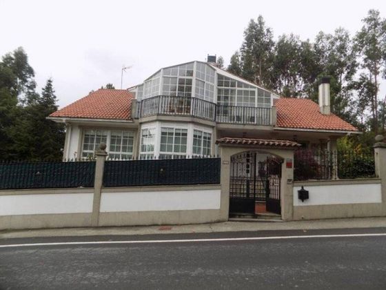 Foto 2 de Venta de casa en O Milladoiro de 6 habitaciones con garaje y balcón