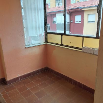 Foto 2 de Venta de piso en calle Julio Ruiz de Salazar de 4 habitaciones y 94 m²