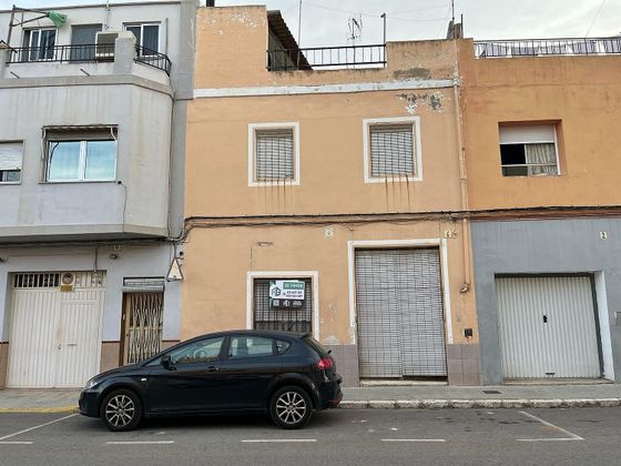 Foto 1 de Venta de chalet en Villanueva de Castellón de 4 habitaciones con terraza