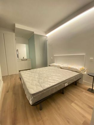 Foto 2 de Alquiler de piso en Palacio de 2 habitaciones con muebles y aire acondicionado