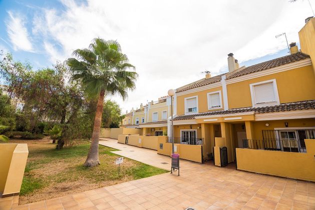 Foto 1 de Venta de casa en Aznalcázar de 3 habitaciones con terraza y piscina