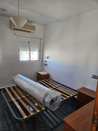 Foto 2 de Pis en lloguer a Peñamefecit - Avda Barcelona de 1 habitació amb mobles i aire acondicionat