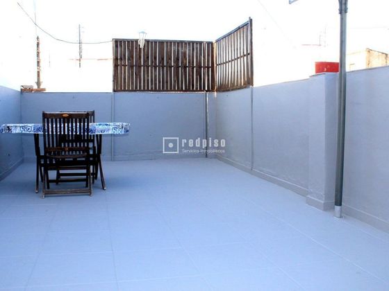 Foto 1 de Ático en venta en En Corts de 2 habitaciones con terraza y aire acondicionado