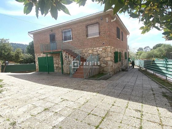 Foto 1 de Casa en venda a Valdemaqueda de 7 habitacions amb terrassa i piscina