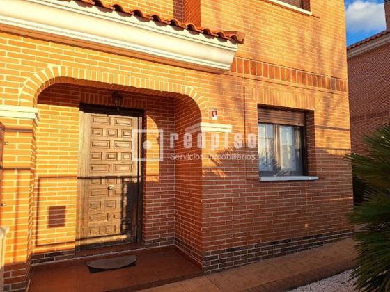 Foto 1 de Casa en venda a Villalbilla pueblo de 3 habitacions amb terrassa i piscina