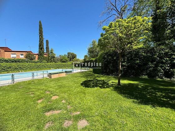 Foto 1 de Pis en venda a Aluche de 4 habitacions amb terrassa i piscina
