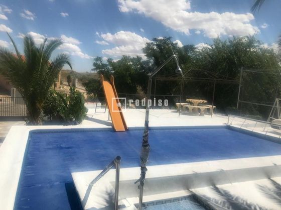 Foto 1 de Casa en venda a Estremera de 4 habitacions amb terrassa i piscina