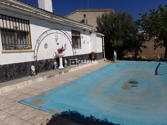 Foto 1 de Casa en venta en Estremera de 3 habitaciones con piscina