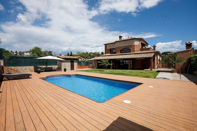 Foto 2 de Xalet en venda a Sils de 5 habitacions amb terrassa i piscina