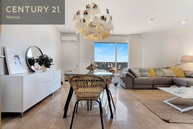 Foto 1 de Dúplex en venda a calle De Miquel Vives de 4 habitacions amb terrassa i balcó